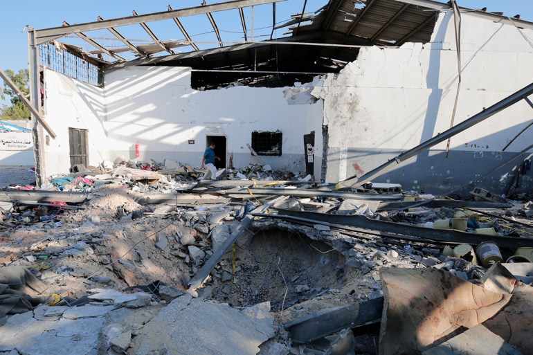 قصف قوات اللواء المتقاعد خليفة حفتر لمركز إيواء تاجوراء في طرابلس