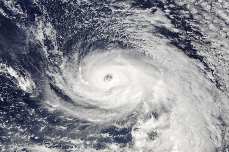 Said سعيد - ناسا/ اجتاح إعصار" نيكول" منطقة برمودا يوم 12 أكتوبر/تشرين الأول 2016 – متاح الاستخدام - كيف تؤثر الأعاصير في أعماق المحيطات؟