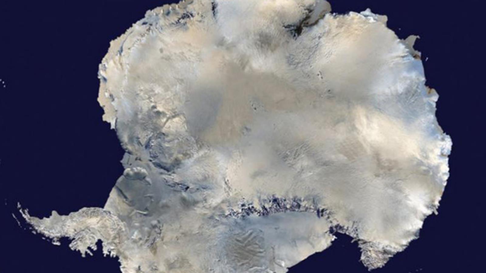 ‪تختلف البنية الجيولوجية بين شرق وغرب القارة القطبية الجنوبية‬  (ناسا)