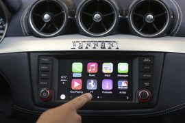 Apple's Stephen Chick displays the CarPlay program at the Worldwide Developers Conference in San Francisco, California June 2, 2014. REUTERS/Robert Galbraith (UNITED STATES - Tags: BUSINESS SCIENCE TECHNOLOGY)