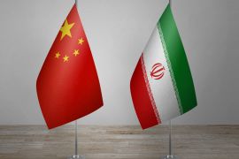 كومبو للعلم الإيراني والصيني