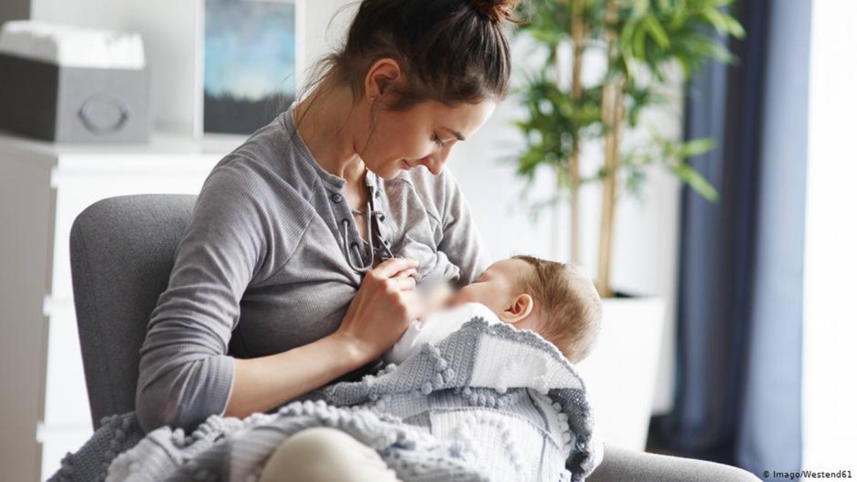 يونيسيف والصحة العالمية تدعوان لتيسير الرضاعة الطبيعية في أماكن العمل