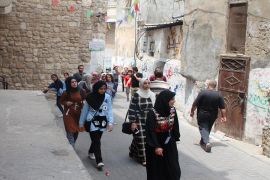 Said سعيد - المشاركين في أحد حارات غزة القديمة - الصورة من المصدر  - "بطوطة" مبادرة ترحال لتوعية الأجيال بتاريخ غزة