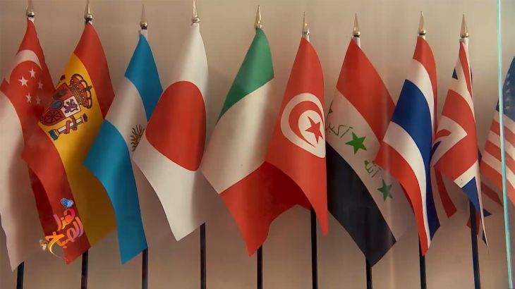 الإخوة بوكردوغة.. محل يشتهر بخياطة العلم التونسي