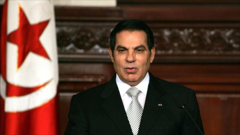 epa02801840 (FILE) A file photograph dated 12 November 2009, shows then Tunisian President Zine El-Abidine Ben Ali taking the oath at the Tunisian national assembly in Tunis, Tunisia. According to media reports on 29 June 2011, Zine Abidine Ben Ali faces new weapons and drug charges in a Tunis court on 30 June 2011, just one week after he was sentenced in absentia to 35 years in prison for abusing public funds. EPA/STR *** Local Caption *** 00000402588779- زين العابدين بن علي