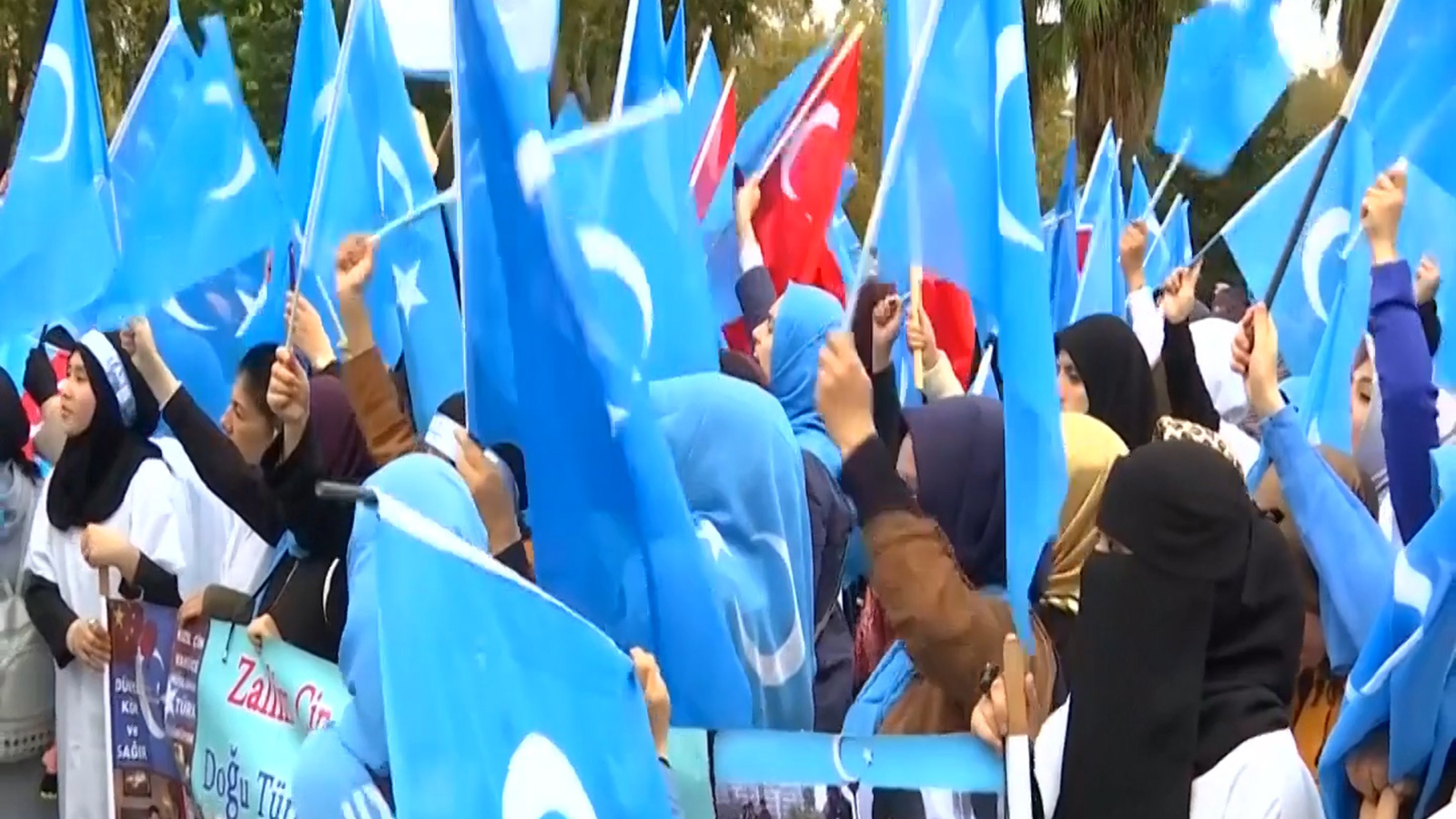 ‪تركيا وعدت بحل مشاكل الإيغور على أراضيها‬ (رويترز)