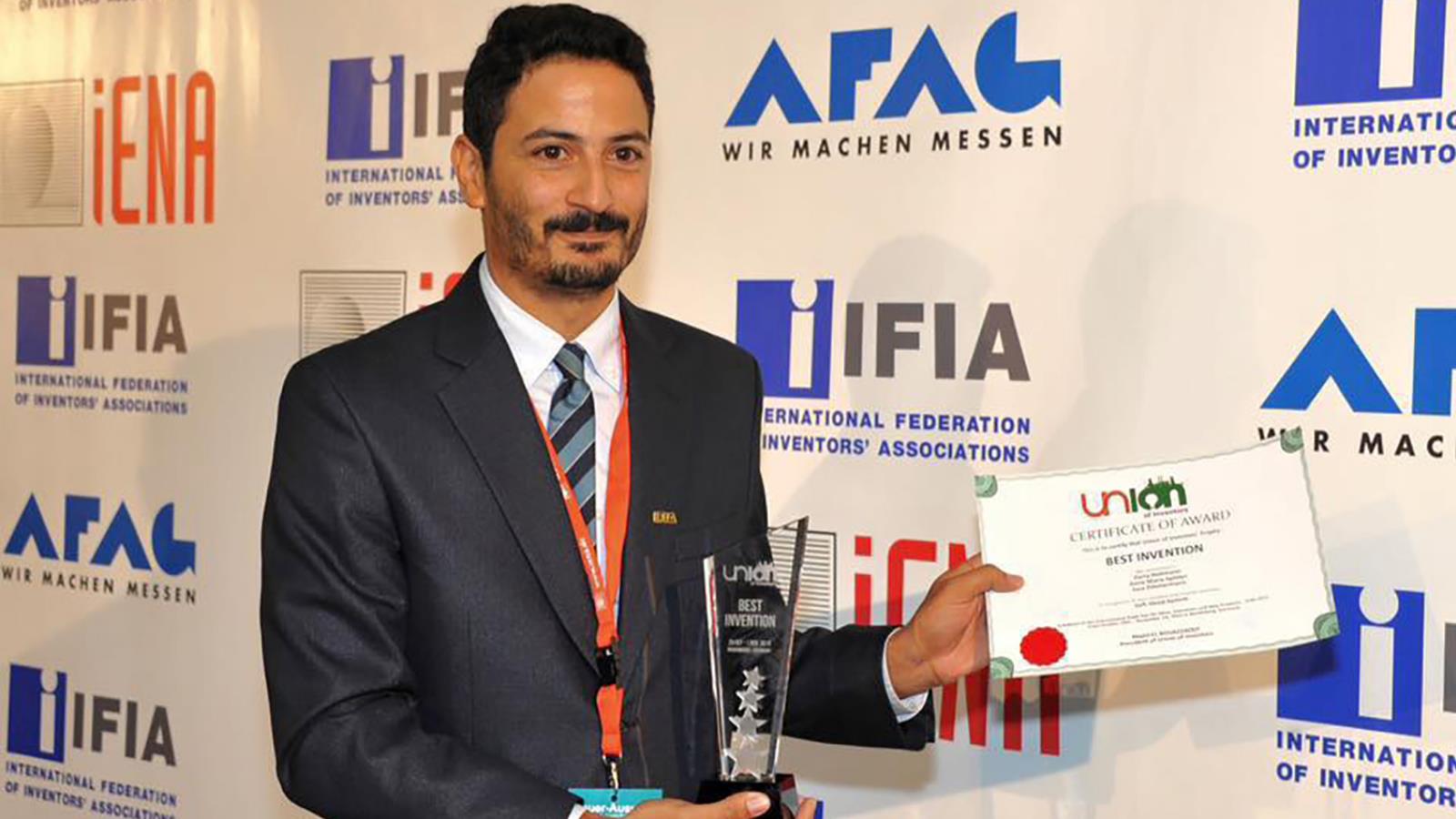  ماجد البوعزاوي يتسلم أفضل جائزة ابتكار في مسابقة دولية  (الجزيرة)