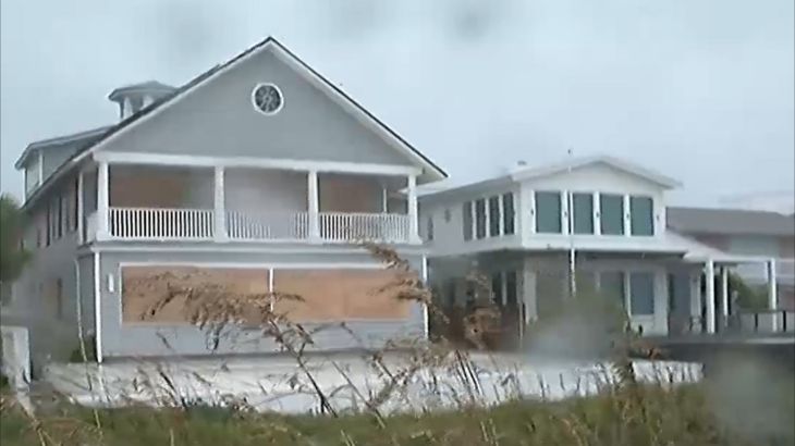 إعصار دوريان يضرب سواحل فلوريدا بدون خسائر