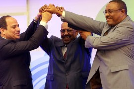 السيسي مع البشير مع رئيس وزراء إثيوبيا لدى توقيع إعلان مبادئ سد النهضة