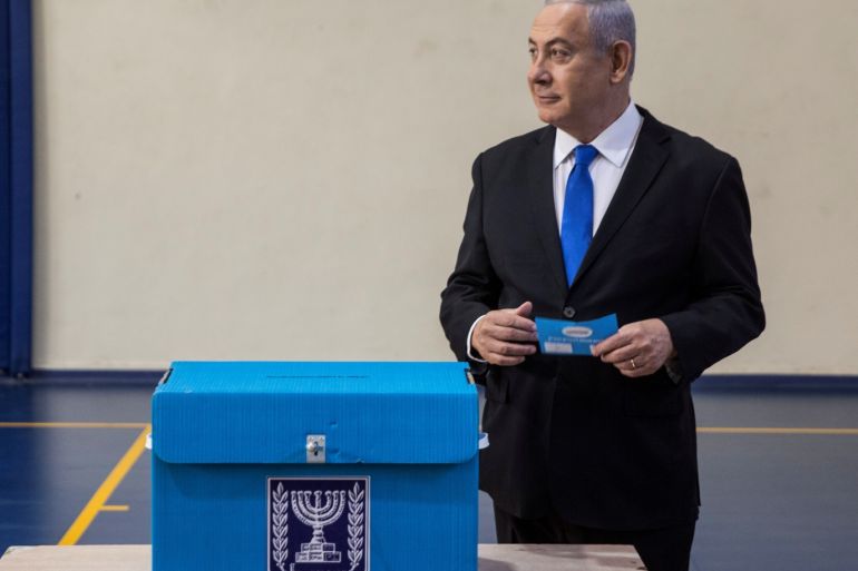 Israeli Prime Minister Benjamin Netanyahu holds his ballot as he votes during Israel's parliamentary election at a polling station in Jerusalem September 17, 2019. Heidi Levine/Pool via REUTERS