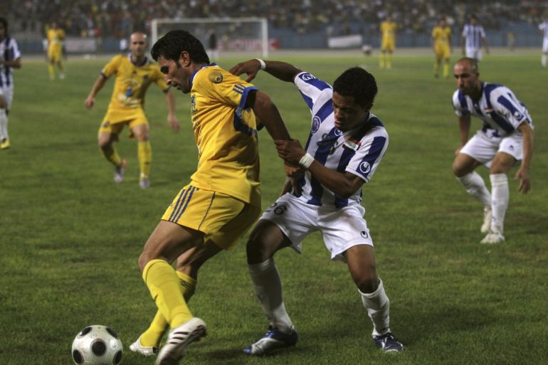 Amjad Walid (L) of Dahuk and Thamer Fouad of al-Talaba fight for the ball during the final match of the Iraqi soccer league in Baghdad's Shaab Stadium September 4, 2010. REUTERS/Mohammed Ameen (IRAQ - Tags: SPORT SOCCER)