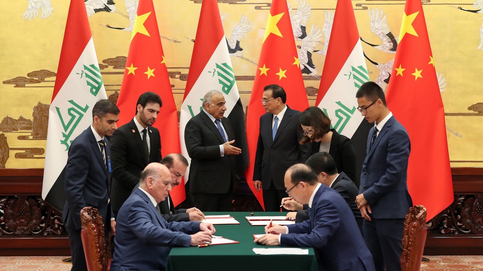 اتفاقيات ومذكرات تفاهم بين الجانبين العراقي والصيني تم إبرامها في بكين (رويترز)
