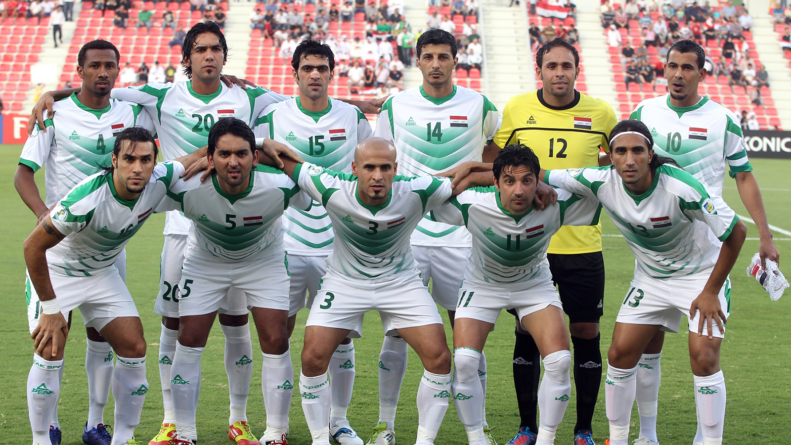 مع المنتخب العراقي في تصفيات كأس العالم 2010 (الجزيرة)