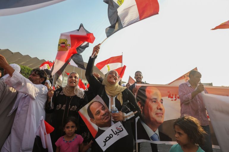 Supporters of President Abdel Fattah Al Sisi chant slogans in Cairo, Egypt September 27, 2019.    REUTERS/Mohamed Abd El Ghany