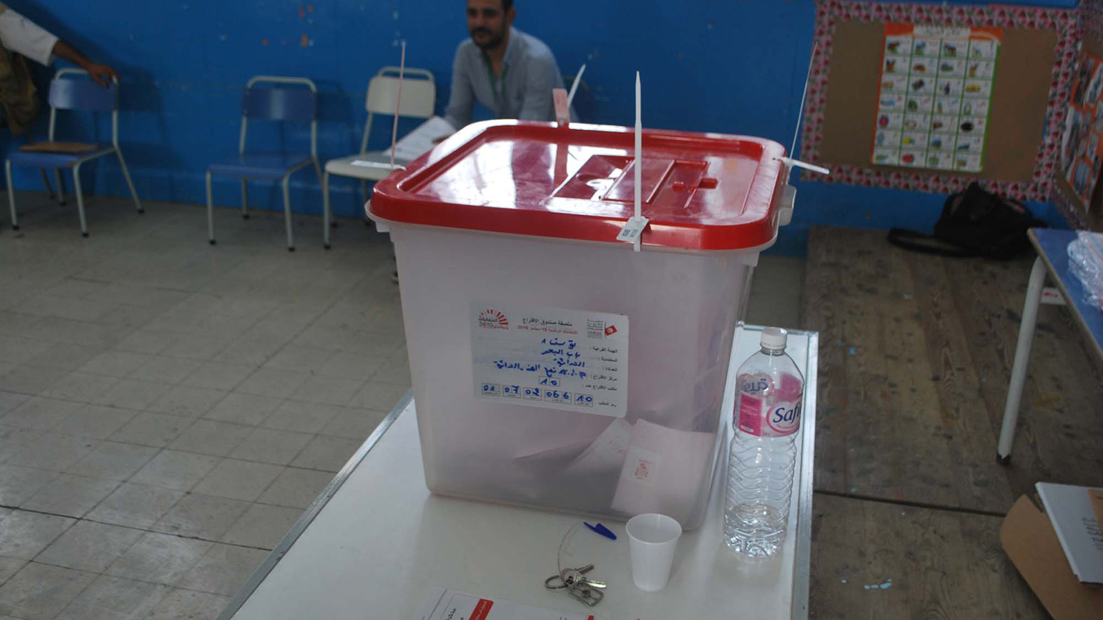 ‪نسبة المشاركة في الانتخابات داخل تونس بلغت 45%‬  (الجزيرة)