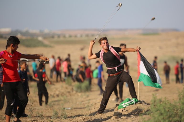 'Great March of Return' demonstrations in Gaza- - GAZA CITY, GAZA - SEPTEMBER 6: Demonstrators clash with Israeli forces during a demonstration within the