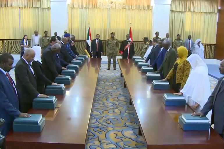 الحكومة الانتقالية السودانية تؤدي اليمين الدستورية