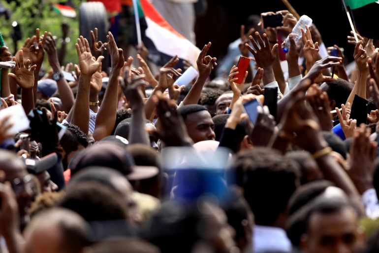 Sudanese demonstrators attend a protest calling for the appointment of top judicial officials and justice for killed demonstrators, outside the presidential palace in Khartoum in Khartoum, Sudan.,September 12, 2019. REUTERS/Mohamed Nureldin Abdallah