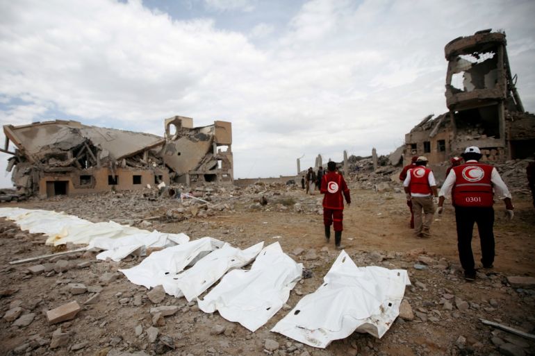 Red Crescent medics walk next to bags containing the bodies of victims of Saudi-led airstrikes on a Houthi detention centre in Dhamar, Yemen, September 1, 2019. REUTERS/Mohamed al-Sayaghi TPX IMAGES OF THE DAY