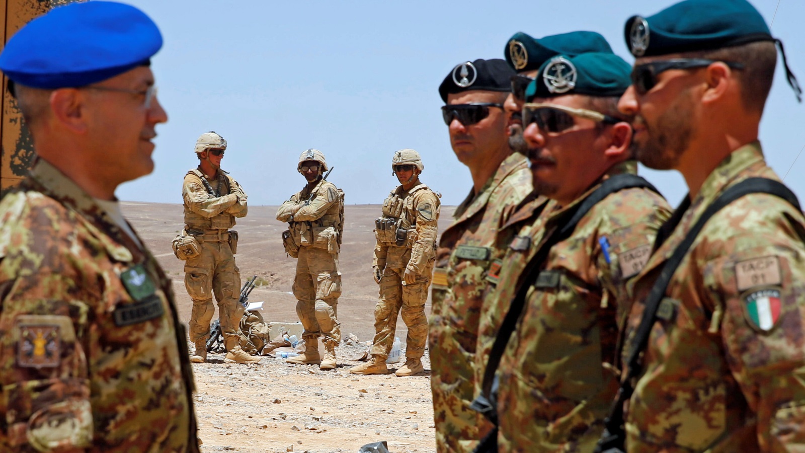  قوات أميركية وإيطالية ضمن التدريبات المشتركة على الحدود الأردنية السعودية مايو 2017 (رويترز)