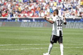 HARRISON, NJ - JULY 28: Alex Sandro #12 of Juventus celebrates his game winning goal in penalty kicks against Benfica during the International Champions Cup 2018 match between Benfica and Juventus at Red Bull Arena on July 28, 2018 in Harrison, New Jersey. Adam Hunger/Getty Images/AFP== FOR NEWSPAPERS, INTERNET, TELCOS & TELEVISION USE ONLY ==