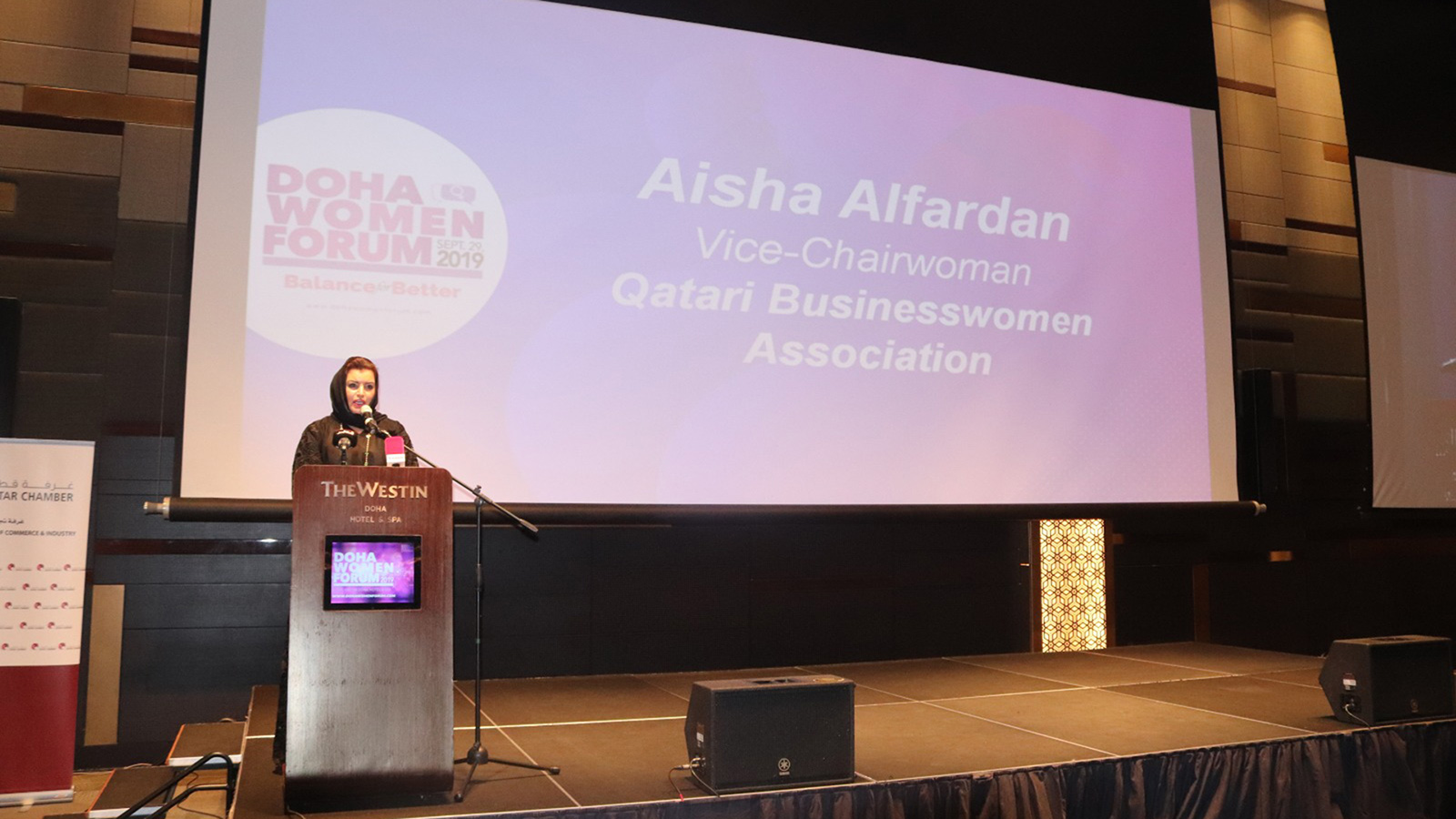 ‪عائشة الفردان: المرأة القطرية تفخر بأن قطر استطاعت ردم الهوة بشكل كامل بين الذكور والإناث في المجال التعليمي‬ (الجزيرة)