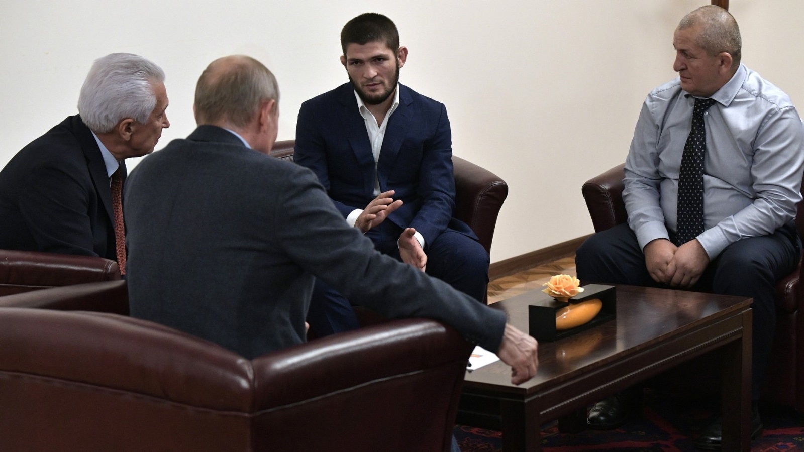 نورمحمدوف يتحدث إلى الرئيس الروسي (وكالة الأناضول)