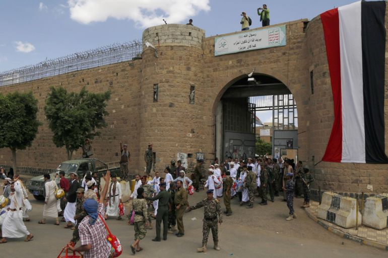 Houthi rebels release hundreds of detainees- - SANAA, YEMEN - SEPTEMBER 30: Detainees are being released at Central Prison in the Yemeni capital Sanaa, on September 30, 2019. Hundreds of detainees by the country's Houthi rebel forces were released.