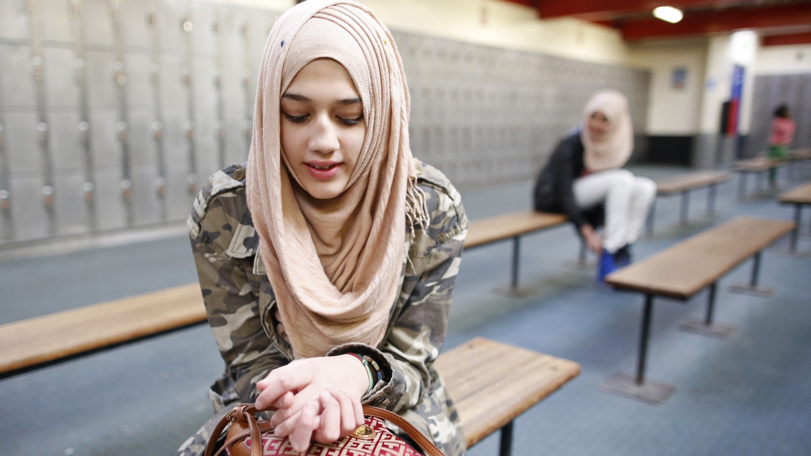 ‪طالبة مسلمة بإحدى مدارس بريطانيا‬ (رويترز)