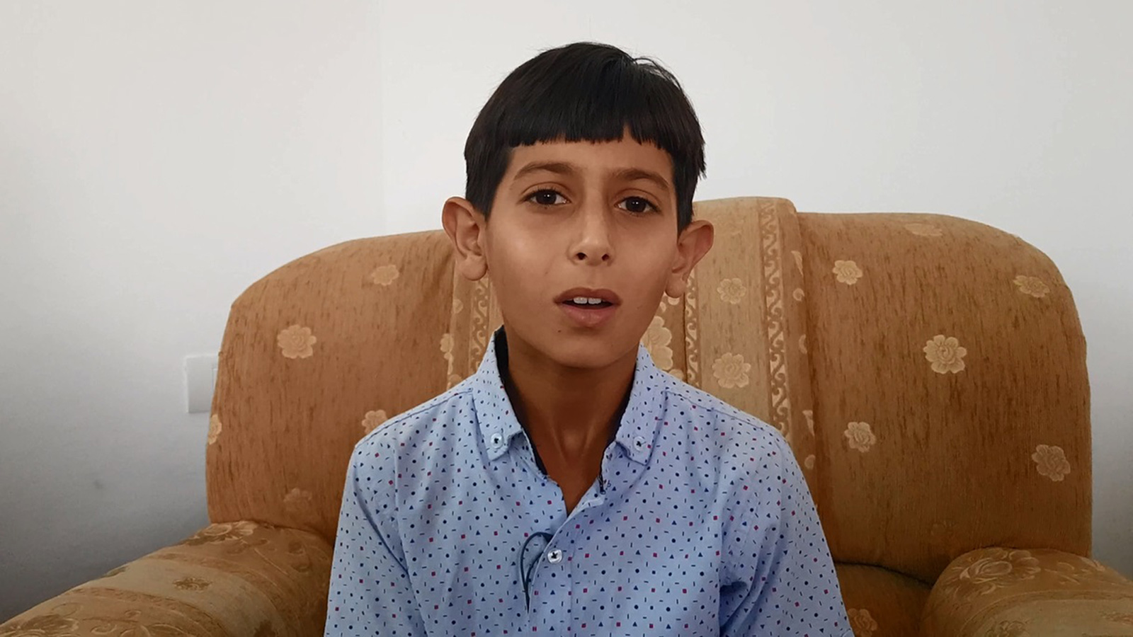 ‪حسين عثمان أبو زنيد: تعرضت‬  لمضايقات بالمدرسة وتغلبت عليها بتجاهلها وتشجيع المعلمين والعائلة(الجزيرة)