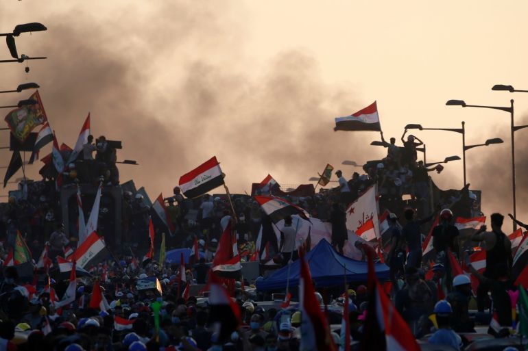 Iraqi demonstrators attend an anti-government protest in Baghdad, Iraq October 31, 2019. REUTERS/Thaier Al-Sudani
