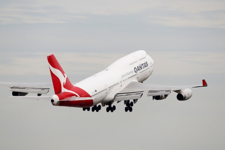 A Qantas Boeing 747-400 plane takes off at Kingsford Smith International Airport in Sydney, Australia, February 22, 2018. REUTERS/Daniel Munoz