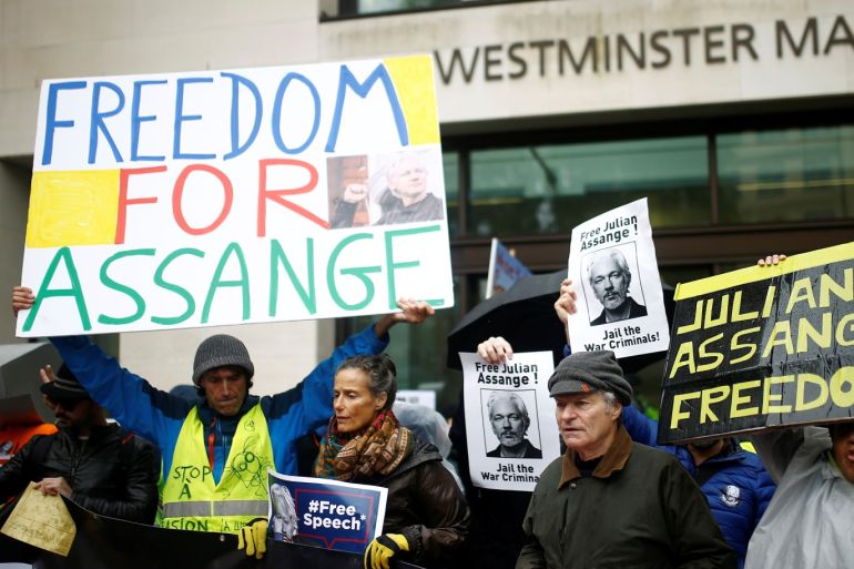 Demonstrators protest outside of Westminster Magistrates Court, where a case management hearing in the U.S. extradition case of WikiLeaks founder Julian Assange is held, in London, Britain, October 21, 2019. REUTERS/Henry Nicholls