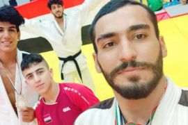البطل علي اكبر يلوح بالميدالية الذهبية في بطولة غرب اسيا بعمان 2019