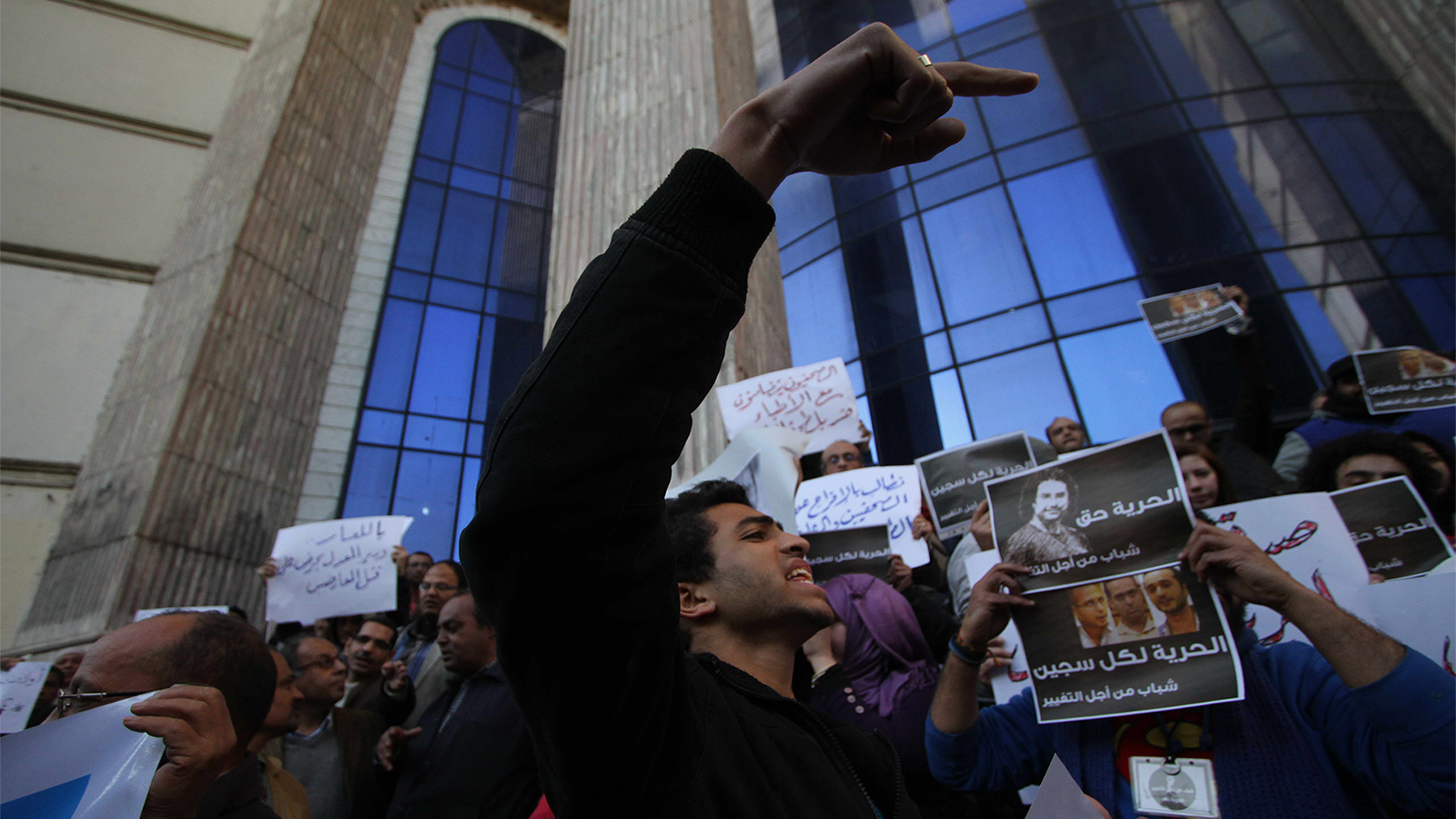نشطاء يطالبون بالحرية لماهينور المصري (مواقع التواصل)