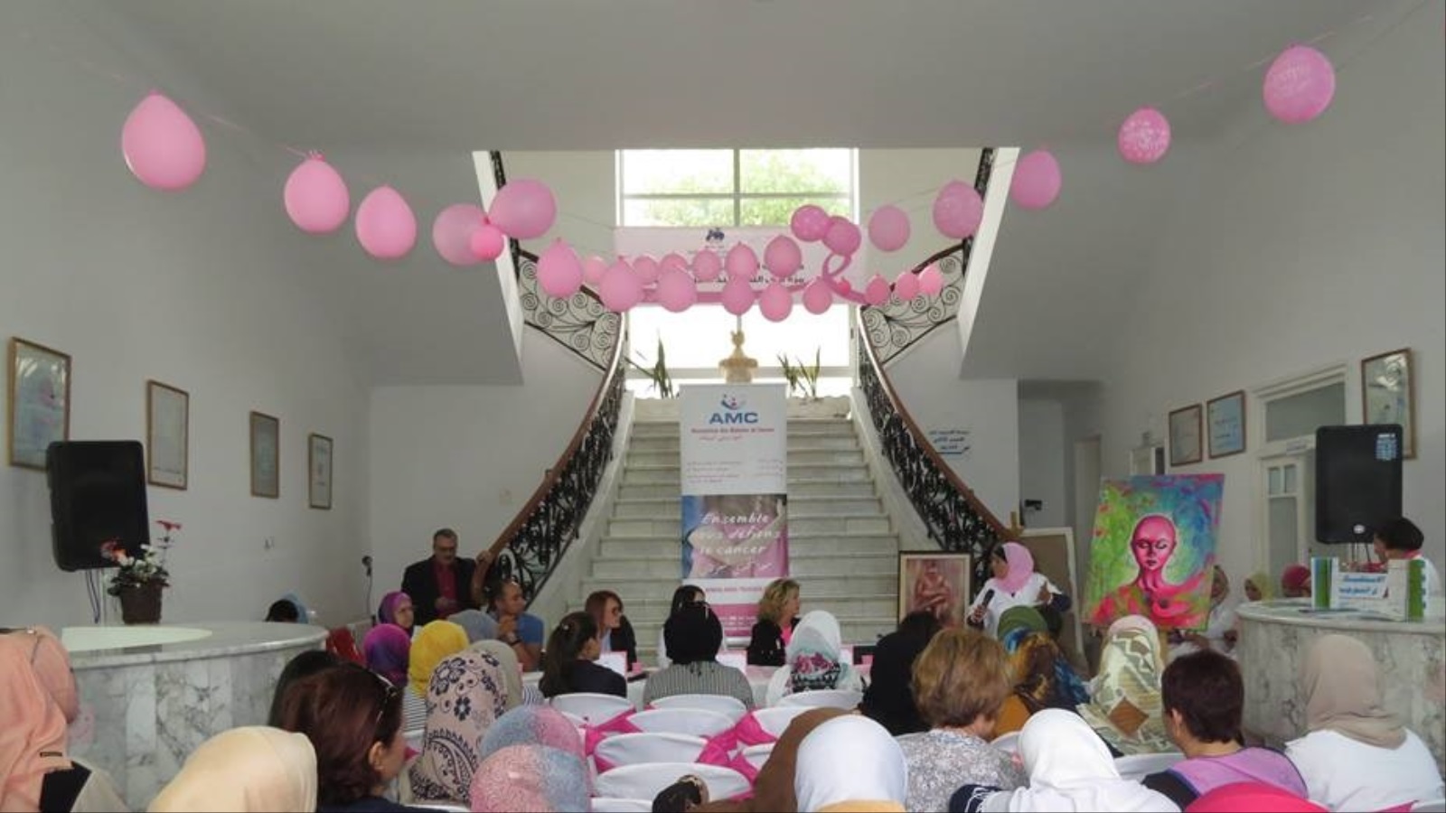 الجمعية تنظم احتفالات للترفيه عن مريضات السرطان المقيمات بالمقر (الجزيرة)