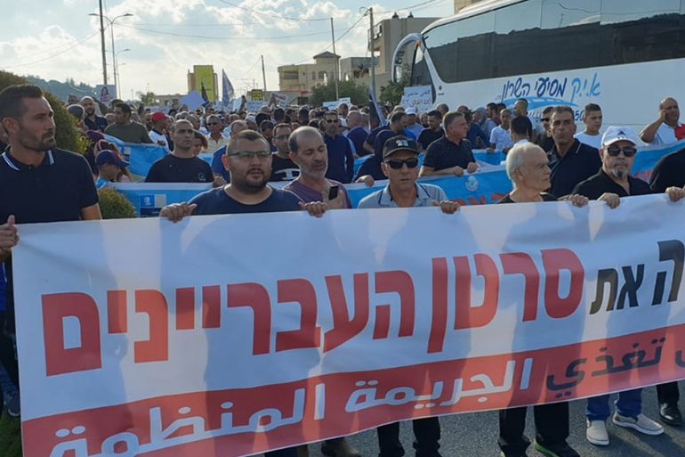 آلاف الفلسطينيين من داخل الخط الأخضر يشاركون في مسيرة للاحتجاج على تفشي الجريمة في المجتمع العربي وتقاعس الشرطة في محاربتها