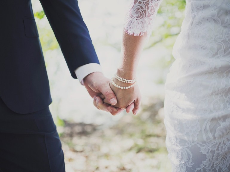 التفاصيل التي يتذكرها الأزواج عن يوم زفافهم