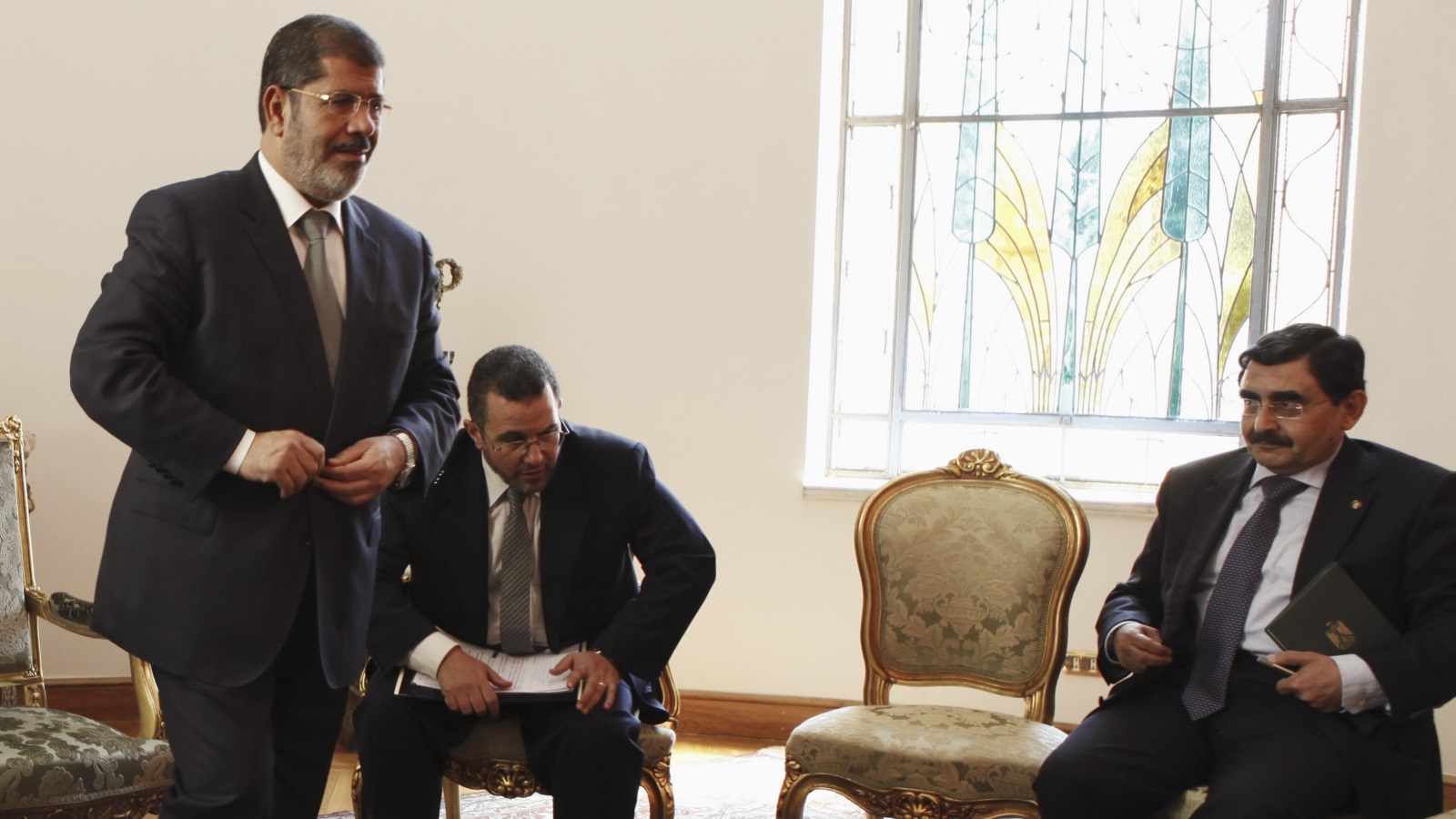 ‪(رويترز)‬ حداد خلال اجتماع سابق مع الرئيس مرسي