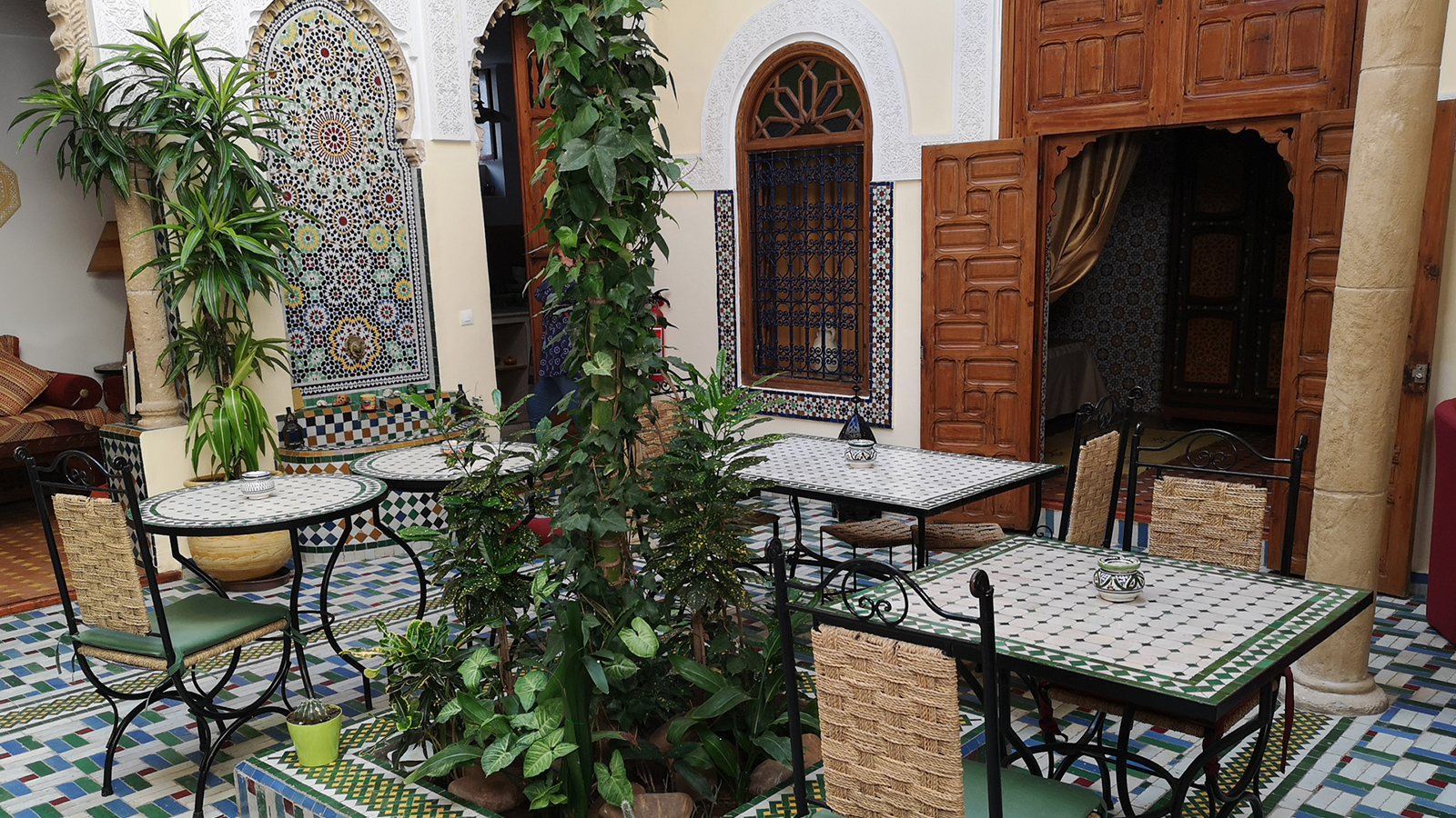 الرياض يتميز بهندسة البيوت التراثية بالمغرب ذات الطراز الإسلامي في العمارة (الجزيرة)