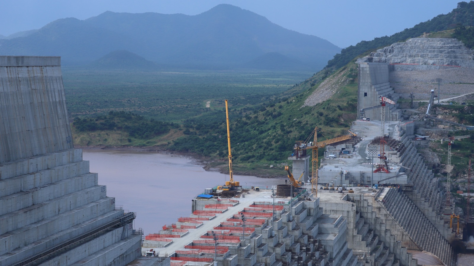 إثيوبيا استكملت 70% من مشروع السد (رويترز)