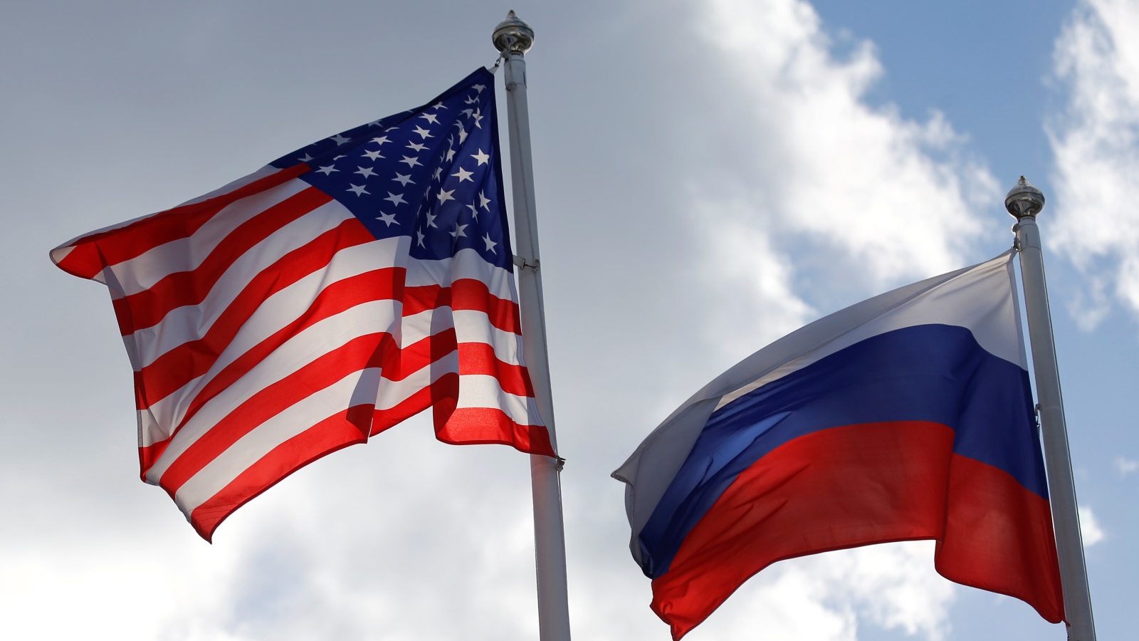 موسكو تعرقل تطلعات واشنطن سياسيا وعسكريا (رويترز)