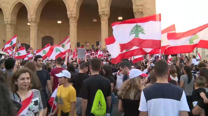 لليوم السادس.. اللبنانيون يواصلون التظاهر ويتمسكون برحيل النخب الحاكمة