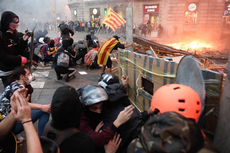 Mass rally in Barcelona- - BARCELONA, SPAIN - OCTOBER 18: Protesters set up barricades during clashes near the Police headquarters in Barcelona, on October 18, 2019, on the day that separatists have called a general strike and a mass rally. - Spain's protest-hit northeast was gripped by a general strike today as thousands of