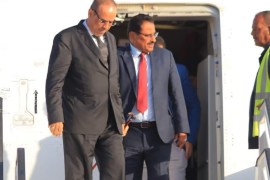 ‏وصول نائب رئيس الوزراء وزير الداخلية اليمني أحمد الميسري ووزير النقل صالح الجبواني إلى مطار سيئون الدولي