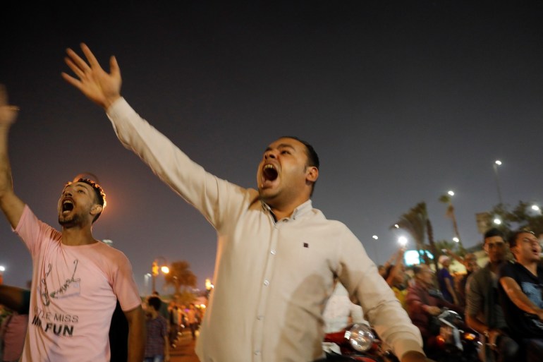 Small groups of protesters gather in central Cairo shouting anti-government slogans in Cairo, Egypt September 21, 2019. REUTERS/Amr Abdallah Dalsh