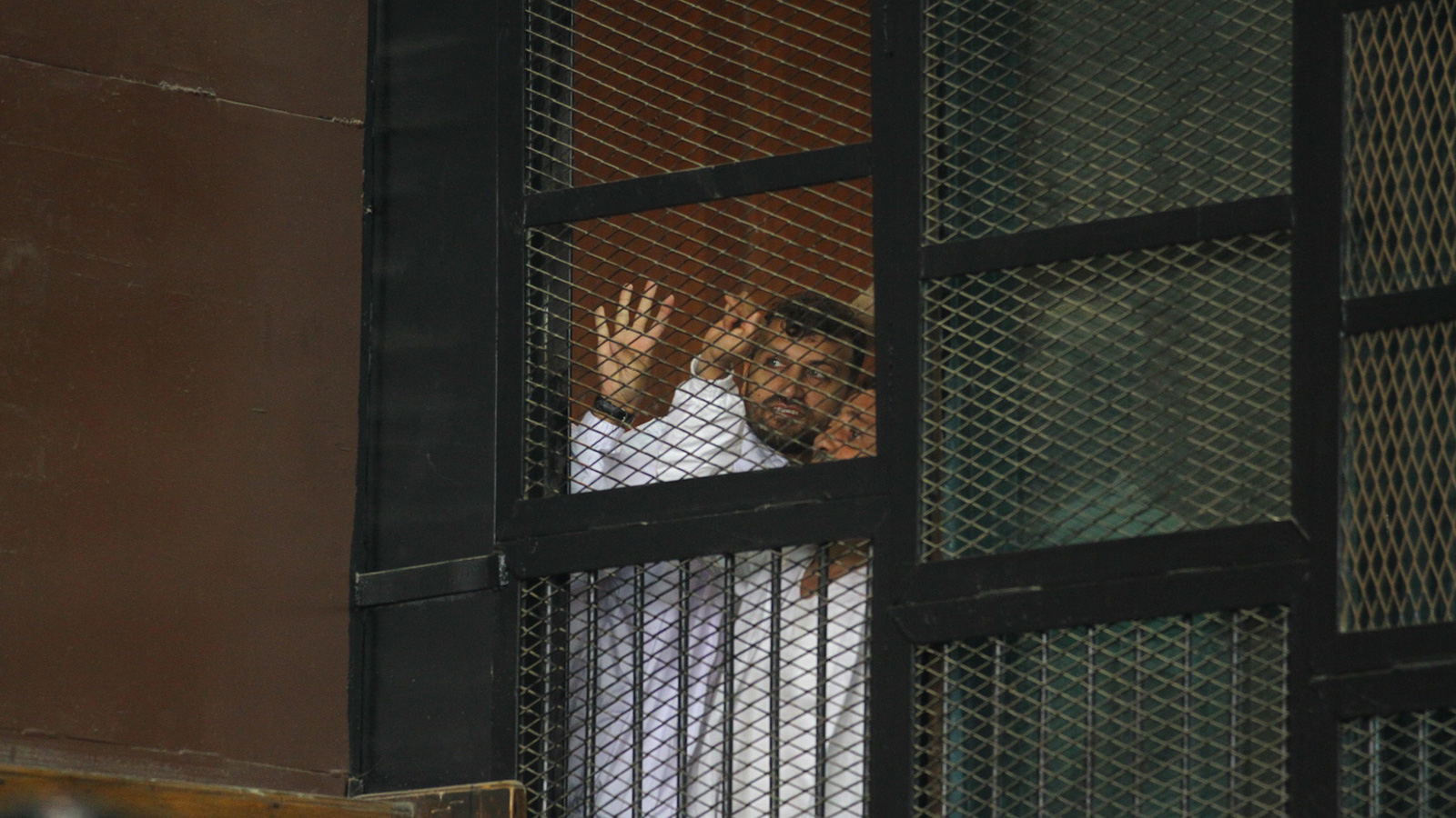 ‪المعتقلون قرروا الدخول في إضراب عن الطعام لوقف الانتهاكات الأمنية‬ (الجزيرة)