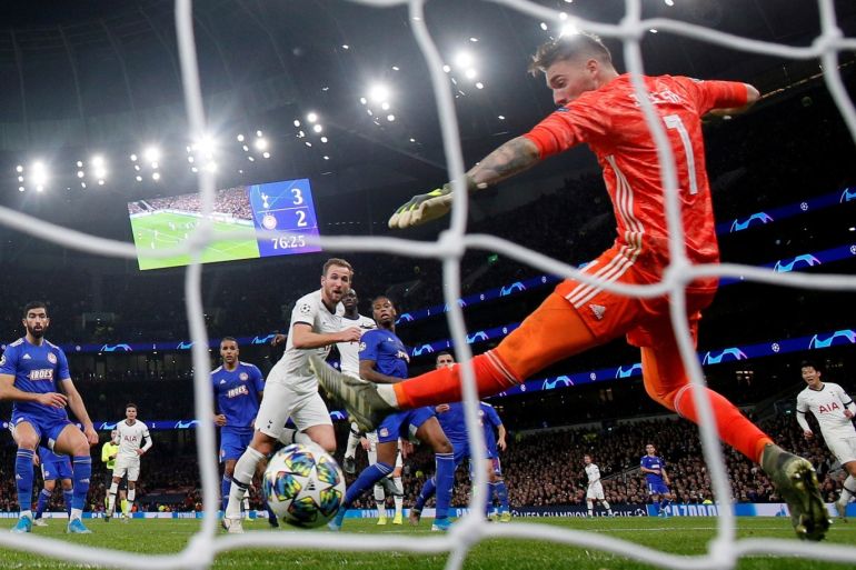 Soccer Football - Champions League - Group B - Tottenham Hotspur v Olympiacos - Tottenham Hotspur Stadium, London, Britain - November 26, 2019 Tottenham Hotspur's Harry Kane scores their fourth goal Action Images via Reuters/Andrew Couldridge TPX IMAGES OF THE DAY
