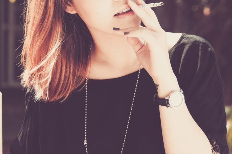 حيل شركات السجائر لاجتذاب النساء