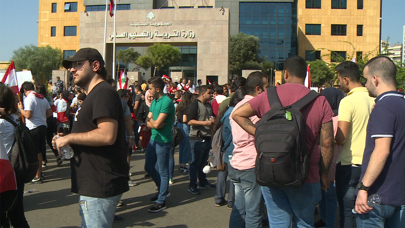 ‪اعتصام طلاب أمام وزارة التربية والتعليم العالي‬ (الجزيرة نت)